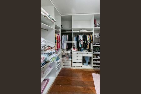 Casa à venda com 400m², 3 quartos e 2 vagasCloset