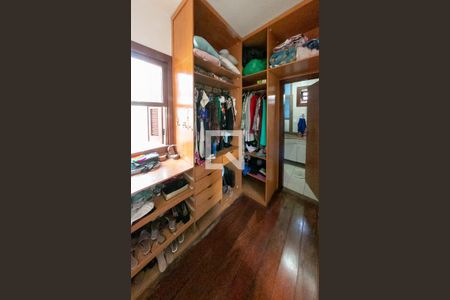 Casa à venda com 400m², 3 quartos e 2 vagasCloset