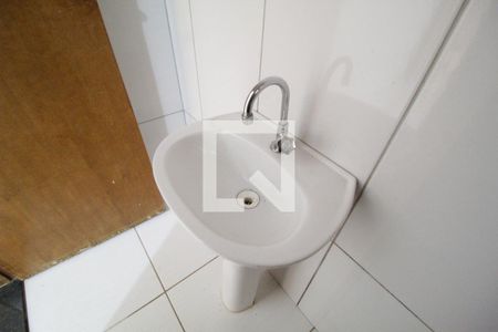 Banheiro do Quarto 1 de casa para alugar com 2 quartos, 55m² em Shopping Park, Uberlândia