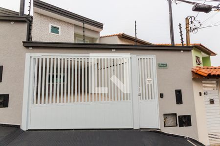 Casa à venda com 131m², 3 quartos e 4 vagas Casa à venda com 131m², 3 quartos e 4 vagasFachada