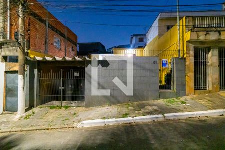 Casa para alugar com 80m², 2 quartos e 2 vagasFachada