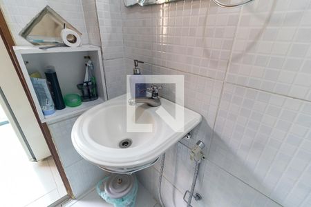 Casa à venda com 180m², 3 quartos e 1 vagaBanheiro 2