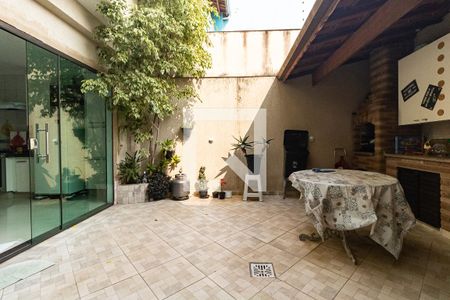 Casa à venda com 180m², 3 quartos e 1 vagaQuintal