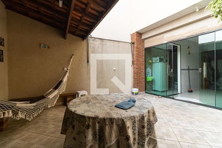 Casa à venda com 180m², 3 quartos e 1 vagaQuintal