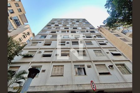 Studio à venda com 30m², 1 quarto e sem vaga Studio à venda com 30m², 1 quarto e sem vagaFachada com cartaz QA