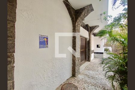 Studio à venda com 30m², 1 quarto e sem vaga Studio à venda com 30m², 1 quarto e sem vagaFachada com cartaz QA