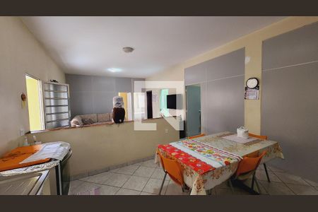 Casa à venda com 250m², 4 quartos e 2 vagas Casa à venda com 250m², 4 quartos e 2 vagasCozinha
