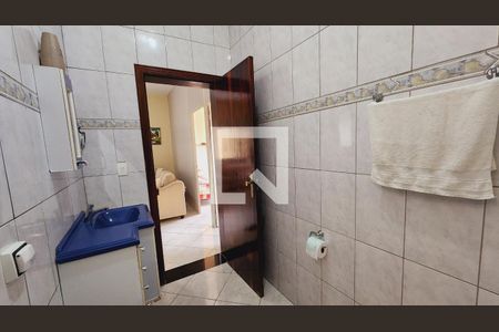 Casa à venda com 250m², 4 quartos e 2 vagas Casa à venda com 250m², 4 quartos e 2 vagasBanheiro