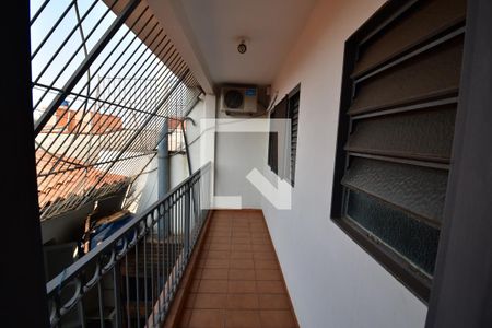 Casa à venda com 120m², 5 quartos e 2 vagasEdícula - Sala Sacada