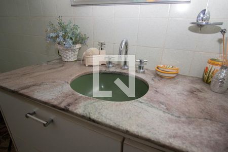 Casa à venda com 108m², 3 quartos e 2 vagas Casa à venda com 108m², 3 quartos e 2 vagasBanheiro