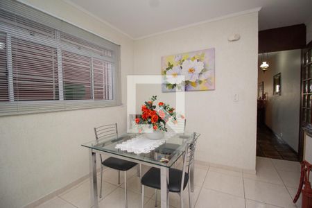 Casa à venda com 108m², 3 quartos e 2 vagas Casa à venda com 108m², 3 quartos e 2 vagasCopa