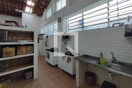 Casa à venda com 280m², 2 quartos e 4 vagas Casa à venda com 280m², 2 quartos e 4 vagasCozinha