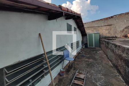 Casa à venda com 280m², 2 quartos e 4 vagas Casa à venda com 280m², 2 quartos e 4 vagasQuintal