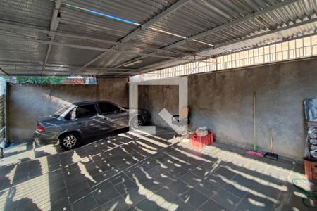 Casa à venda com 280m², 2 quartos e 4 vagas Casa à venda com 280m², 2 quartos e 4 vagasQuintal - Garagem