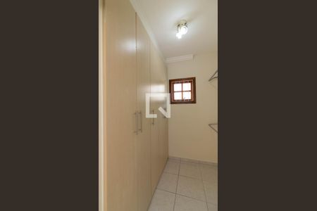 Casa à venda com 143m², 3 quartos e 4 vagas Casa à venda com 143m², 3 quartos e 4 vagasCloset da suíte