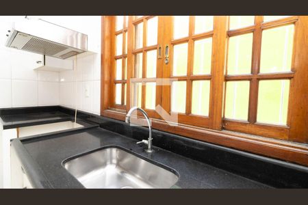 Casa à venda com 143m², 3 quartos e 4 vagas Casa à venda com 143m², 3 quartos e 4 vagasCozinha