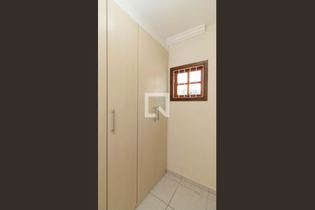 Casa à venda com 143m², 3 quartos e 4 vagas Casa à venda com 143m², 3 quartos e 4 vagasCloset da suíte