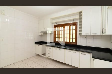 Casa à venda com 143m², 3 quartos e 4 vagas Casa à venda com 143m², 3 quartos e 4 vagasCozinha