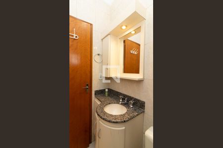 Casa à venda com 143m², 3 quartos e 4 vagas Casa à venda com 143m², 3 quartos e 4 vagasBanheiro 1