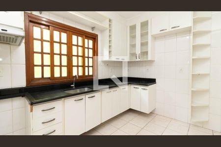 Casa à venda com 143m², 3 quartos e 4 vagas Casa à venda com 143m², 3 quartos e 4 vagasCozinha