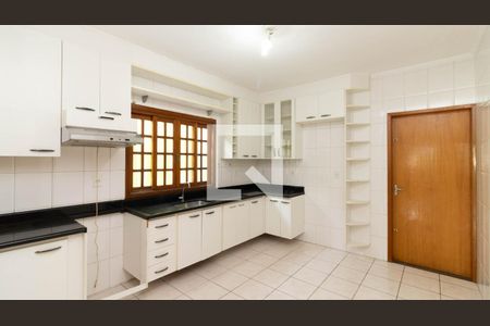 Casa à venda com 143m², 3 quartos e 4 vagas Casa à venda com 143m², 3 quartos e 4 vagasCozinha