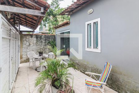 Casa de condomínio à venda com 200m², 3 quartos e 2 vagas Casa de condomínio à venda com 200m², 3 quartos e 2 vagasÁrea externa