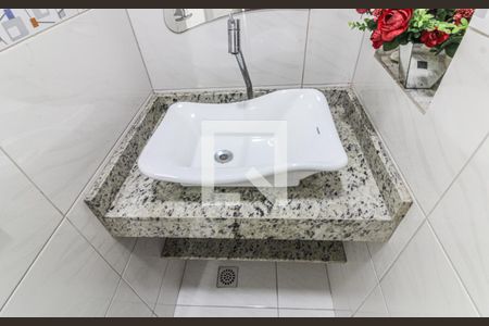 Casa de condomínio à venda com 200m², 3 quartos e 2 vagas Casa de condomínio à venda com 200m², 3 quartos e 2 vagasBanheiro Social