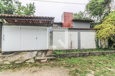 Casa de condomínio à venda com 200m², 3 quartos e 2 vagas Casa de condomínio à venda com 200m², 3 quartos e 2 vagasFachada