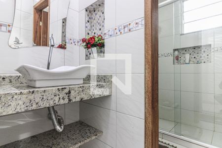 Casa de condomínio à venda com 200m², 3 quartos e 2 vagas Casa de condomínio à venda com 200m², 3 quartos e 2 vagasBanheiro Social