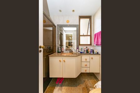 Apartamento à venda com 180m², 4 quartos e 4 vagas Apartamento à venda com 180m², 4 quartos e 4 vagasBanheiro da Suíte 2