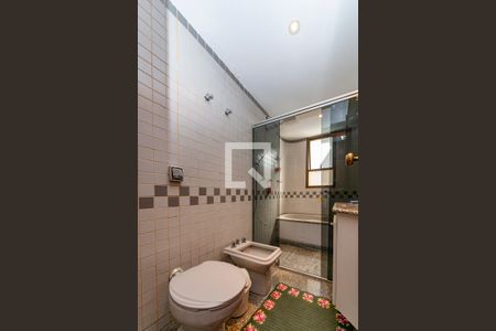 Apartamento à venda com 180m², 4 quartos e 4 vagas Apartamento à venda com 180m², 4 quartos e 4 vagasBanheiro da Suíte 1