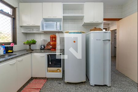 Apartamento à venda com 180m², 4 quartos e 4 vagas Apartamento à venda com 180m², 4 quartos e 4 vagasCozinha