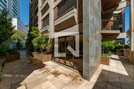 Apartamento à venda com 180m², 4 quartos e 4 vagas Apartamento à venda com 180m², 4 quartos e 4 vagasEntrada