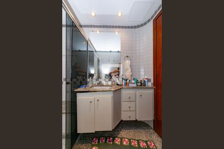 Apartamento à venda com 180m², 4 quartos e 4 vagas Apartamento à venda com 180m², 4 quartos e 4 vagasBanheiro da Suíte 1