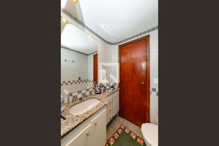 Apartamento à venda com 180m², 4 quartos e 4 vagas Apartamento à venda com 180m², 4 quartos e 4 vagasBanheiro da Suíte 1