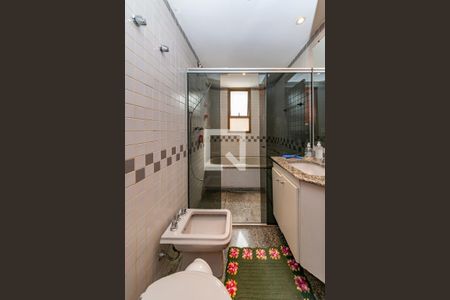 Apartamento à venda com 180m², 4 quartos e 4 vagas Apartamento à venda com 180m², 4 quartos e 4 vagasBanheiro da Suíte 1