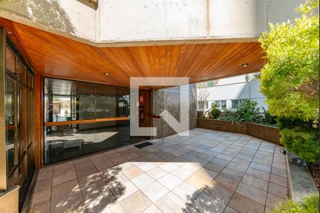 Apartamento à venda com 180m², 4 quartos e 4 vagas Apartamento à venda com 180m², 4 quartos e 4 vagasEntrada