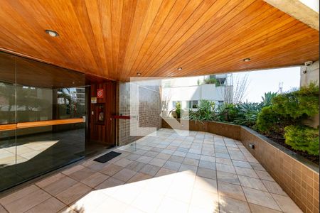 Apartamento à venda com 180m², 4 quartos e 4 vagas Apartamento à venda com 180m², 4 quartos e 4 vagasEntrada