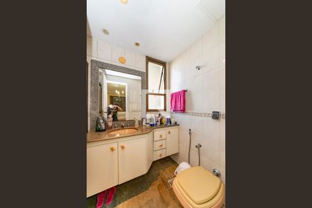 Apartamento à venda com 180m², 4 quartos e 4 vagas Apartamento à venda com 180m², 4 quartos e 4 vagasBanheiro da Suíte 2