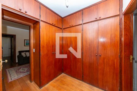 Apartamento à venda com 180m², 4 quartos e 4 vagas Apartamento à venda com 180m², 4 quartos e 4 vagasSuíte 1