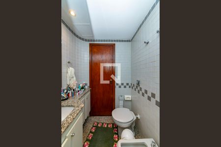 Apartamento à venda com 180m², 4 quartos e 4 vagas Apartamento à venda com 180m², 4 quartos e 4 vagasBanheiro da Suíte 1