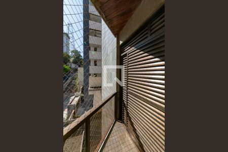 Apartamento à venda com 180m², 4 quartos e 4 vagas Apartamento à venda com 180m², 4 quartos e 4 vagasVaranda da Suíte 1