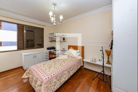 Apartamento à venda com 180m², 4 quartos e 4 vagas Apartamento à venda com 180m², 4 quartos e 4 vagasSuíte 2