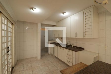 Casa à venda com 170m², 4 quartos e 2 vagasCozinha e Área de Serviço