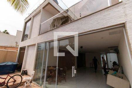 Casa à venda com 600m², 7 quartos e 4 vagasFachada