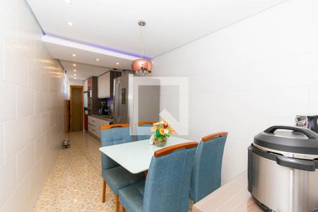 Casa à venda com 99m², 3 quartos e 2 vagasCozinha