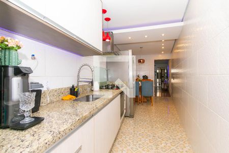 Casa à venda com 99m², 3 quartos e 2 vagasCozinha