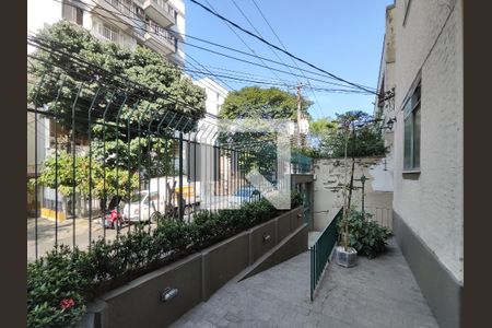 Apartamento à venda com 107m², 2 quartos e sem vagaFachada e portaria