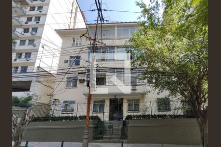 Apartamento à venda com 107m², 2 quartos e sem vagaFachada e portaria
