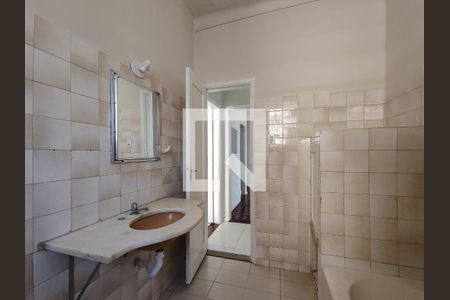 Apartamento à venda com 107m², 2 quartos e sem vagaBanheiro Corredor